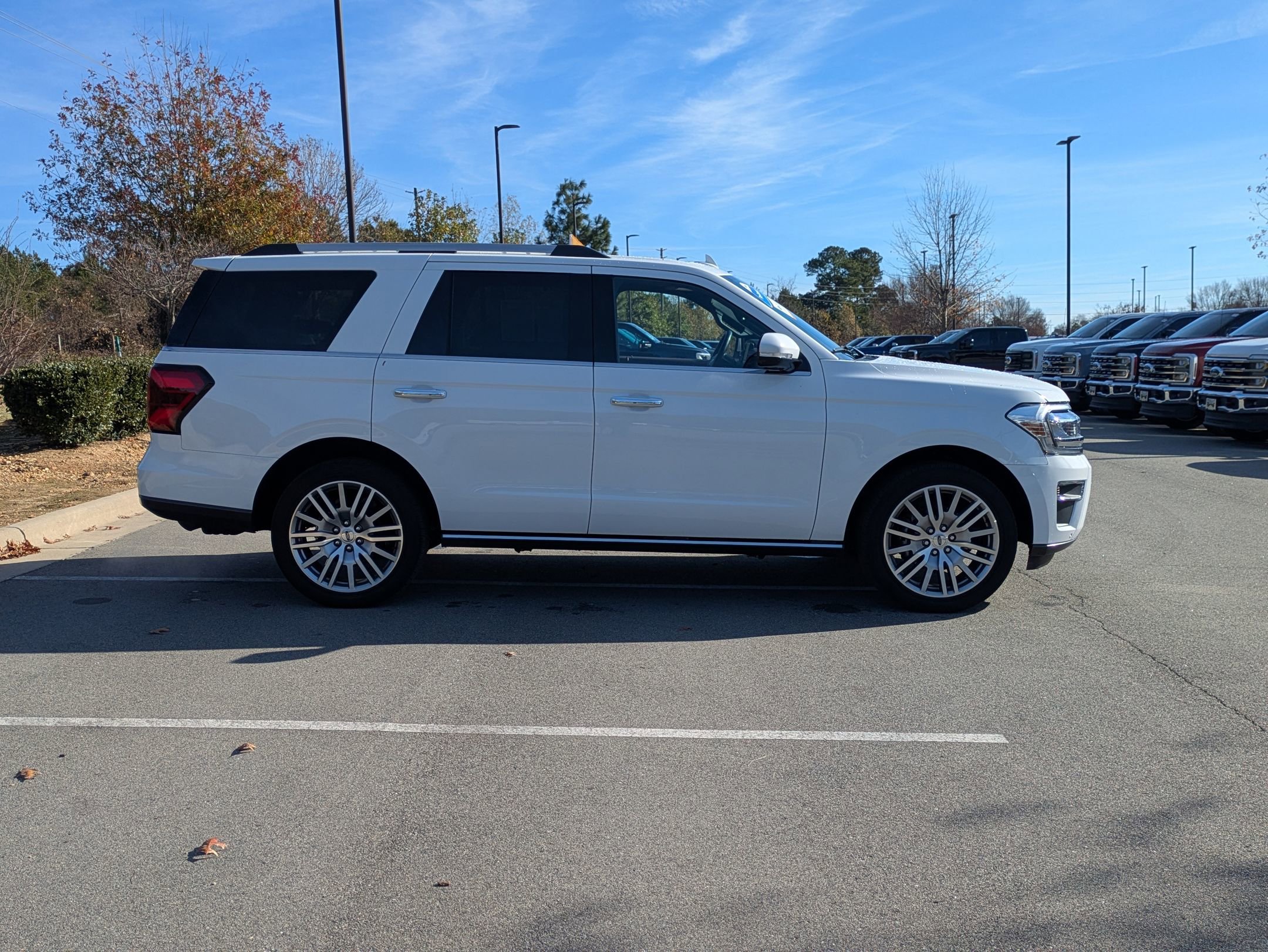 Certified 2022 Ford Expedition Limited image 3