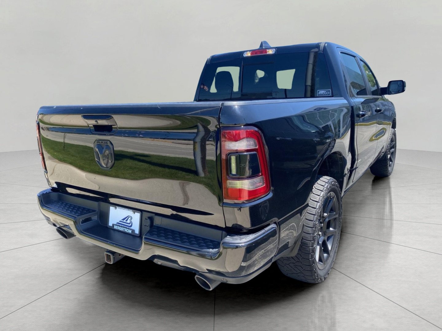 Used 2023 RAM 1500 Laramie AWD/4WD image 9