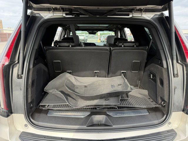 Used 2024 Cadillac Escalade Premium Luxury image 6
