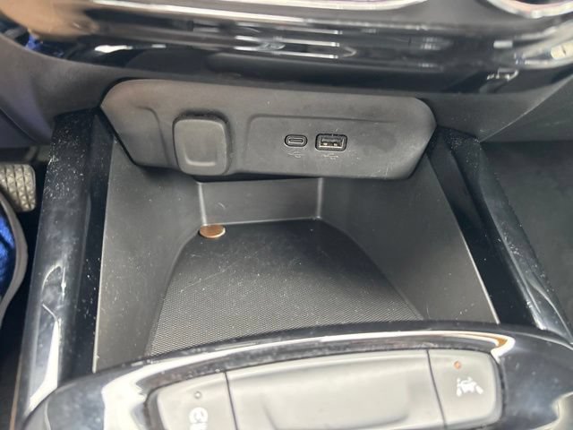 Used 2025 Chevrolet Trax LT FWD image 28