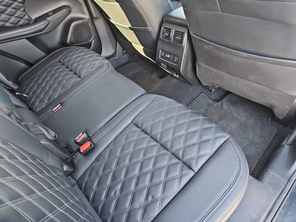 Used 2024 Mitsubishi Outlander SEL Black Edition AWD/4WD image 11