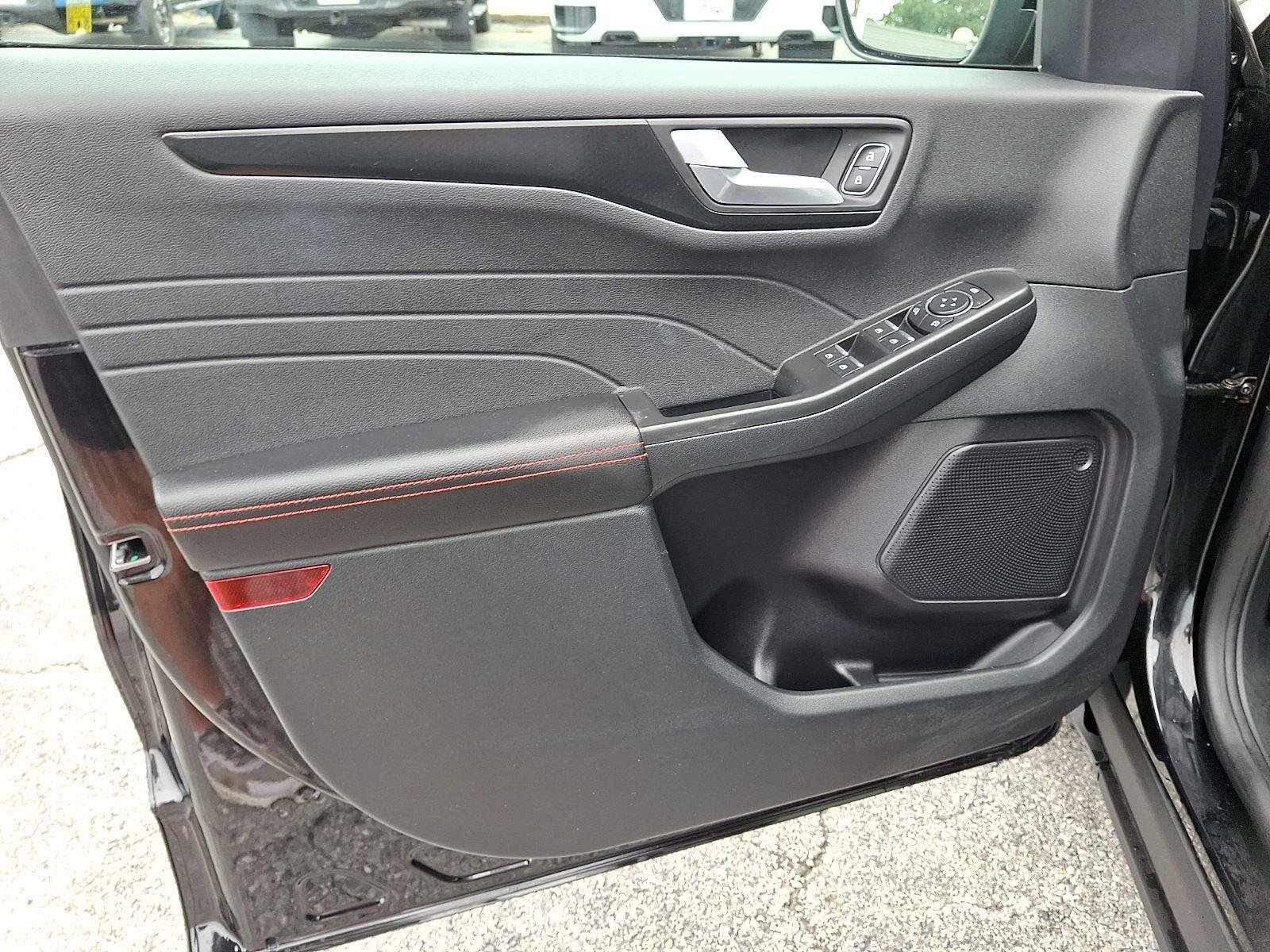 Certified 2022 Ford Escape SEL w/ SEL Stealth AWD Package image 13