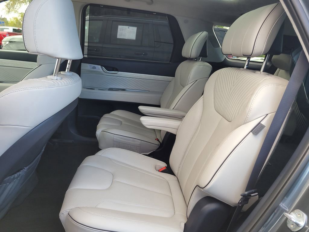 Used 2023 Hyundai Palisade Calligraphy image 11