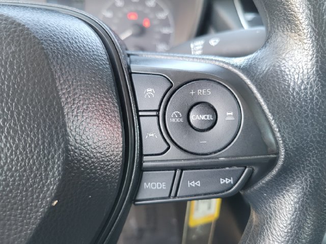 Used 2025 Toyota Corolla LE FWD image 5