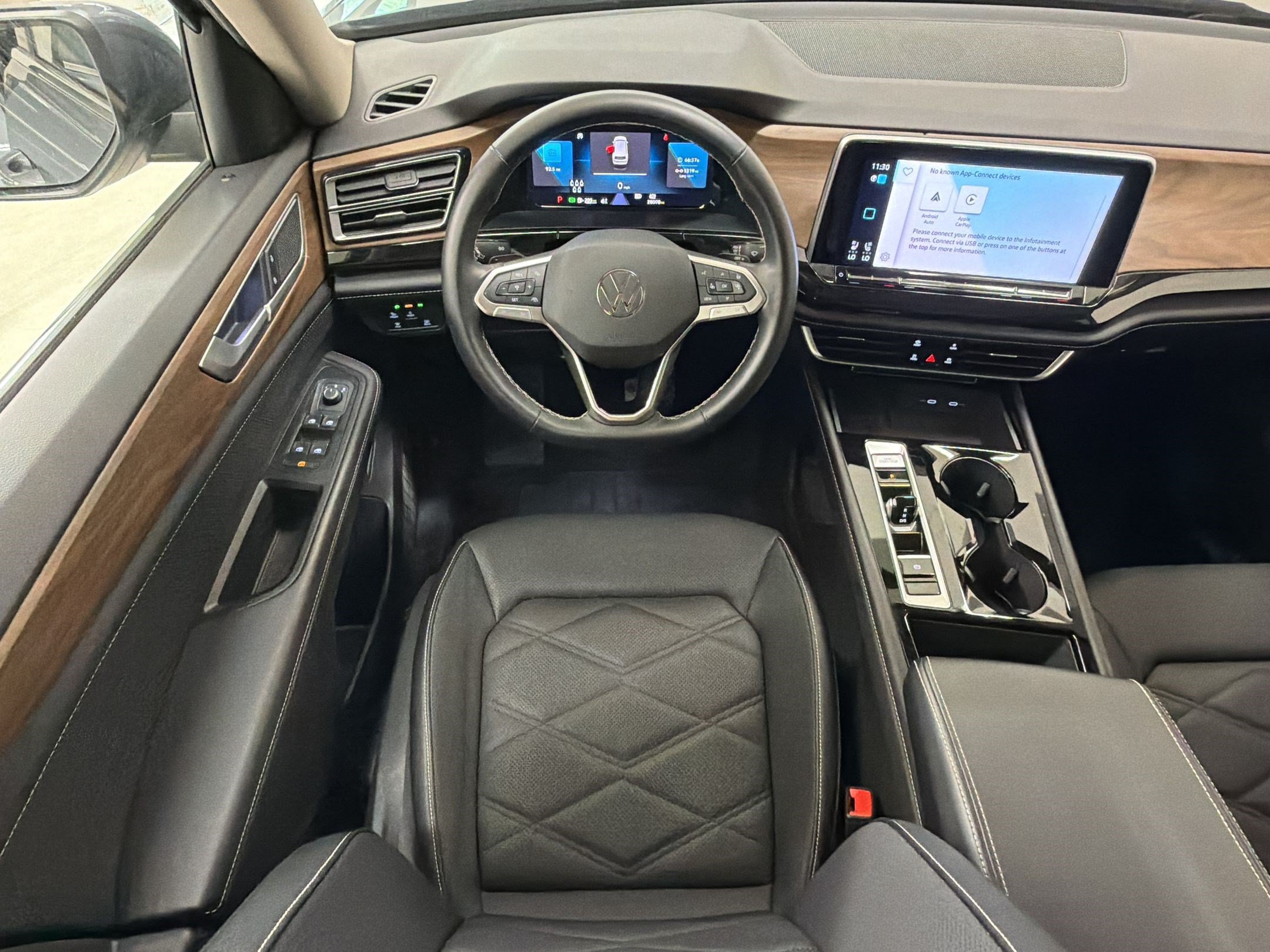 Used 2025 Volkswagen Atlas SE FWD image 30
