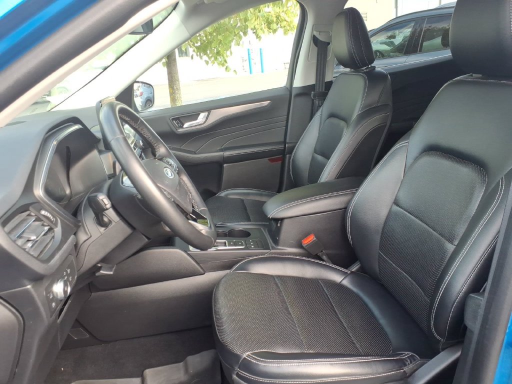 Certified 2021 Ford Escape Titanium AWD/4WD image 17