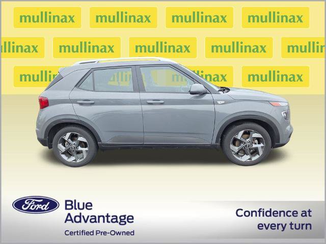 Used 2023 Hyundai Venue SEL FWD video 2