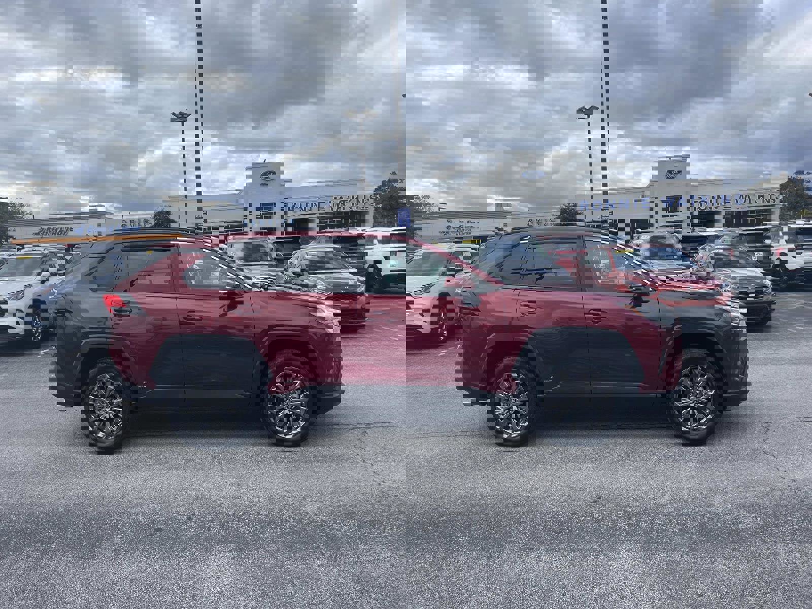 Used 2022 Toyota RAV4 XLE Premium image 2