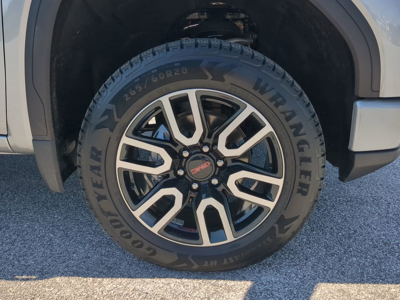Used 2023 GMC Sierra 1500 AT4 w/ Technology Package AWD/4WD image 9