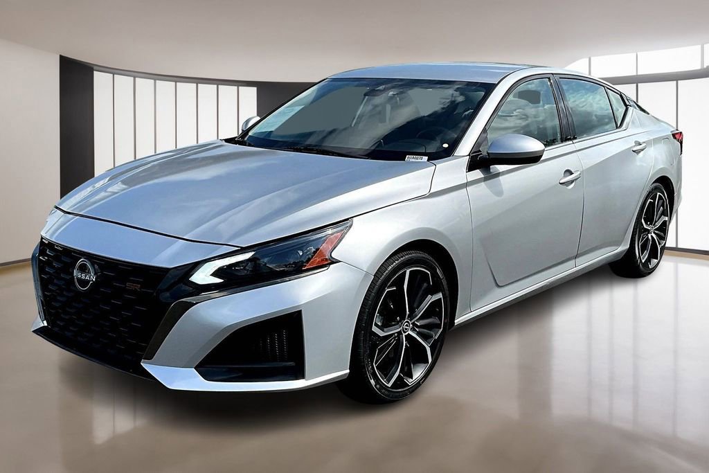 Used 2024 Nissan Altima 2.5 SR FWD image 3