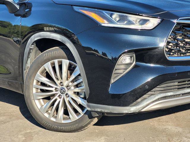 Used 2022 Toyota Highlander Platinum image 11