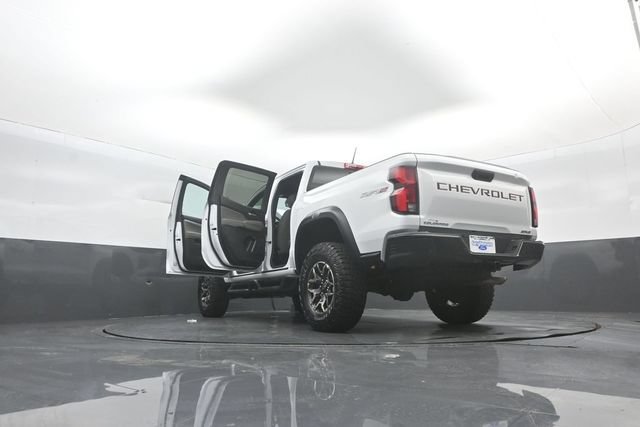 Used 2024 Chevrolet Colorado ZR2 w/ Safety Package AWD/4WD image 43