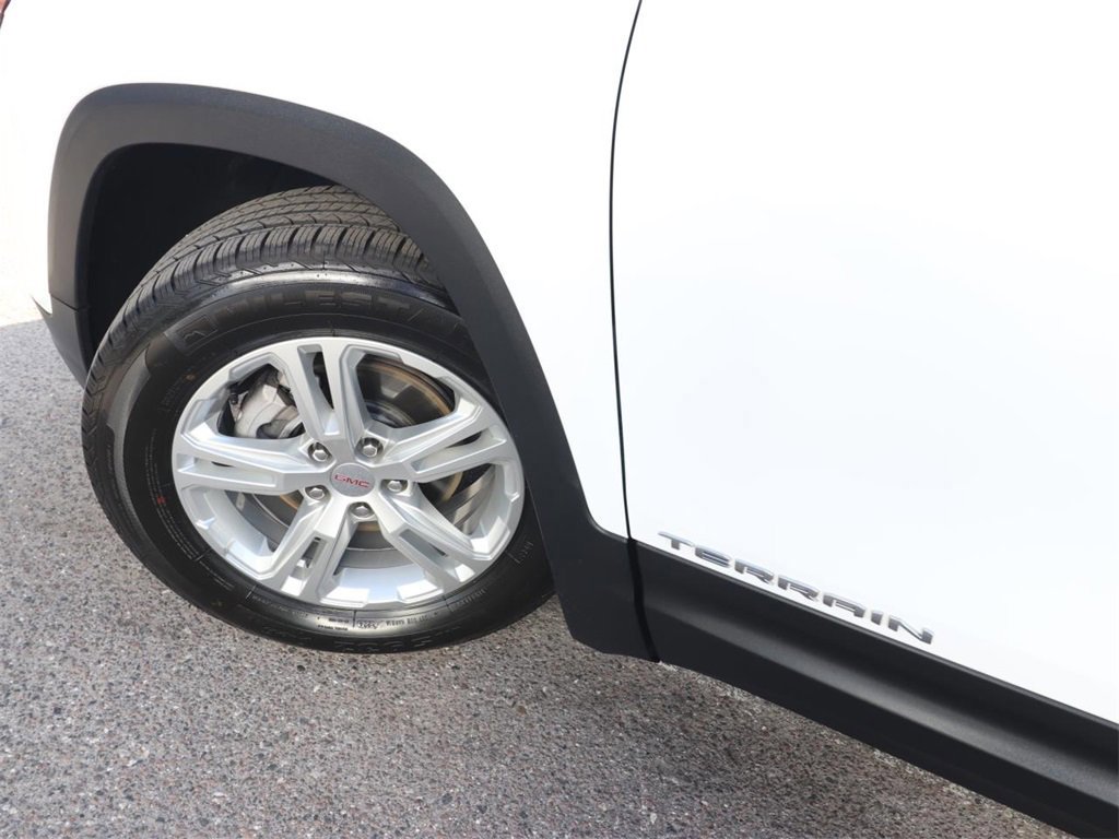 Used 2024 GMC Terrain SLE image 9