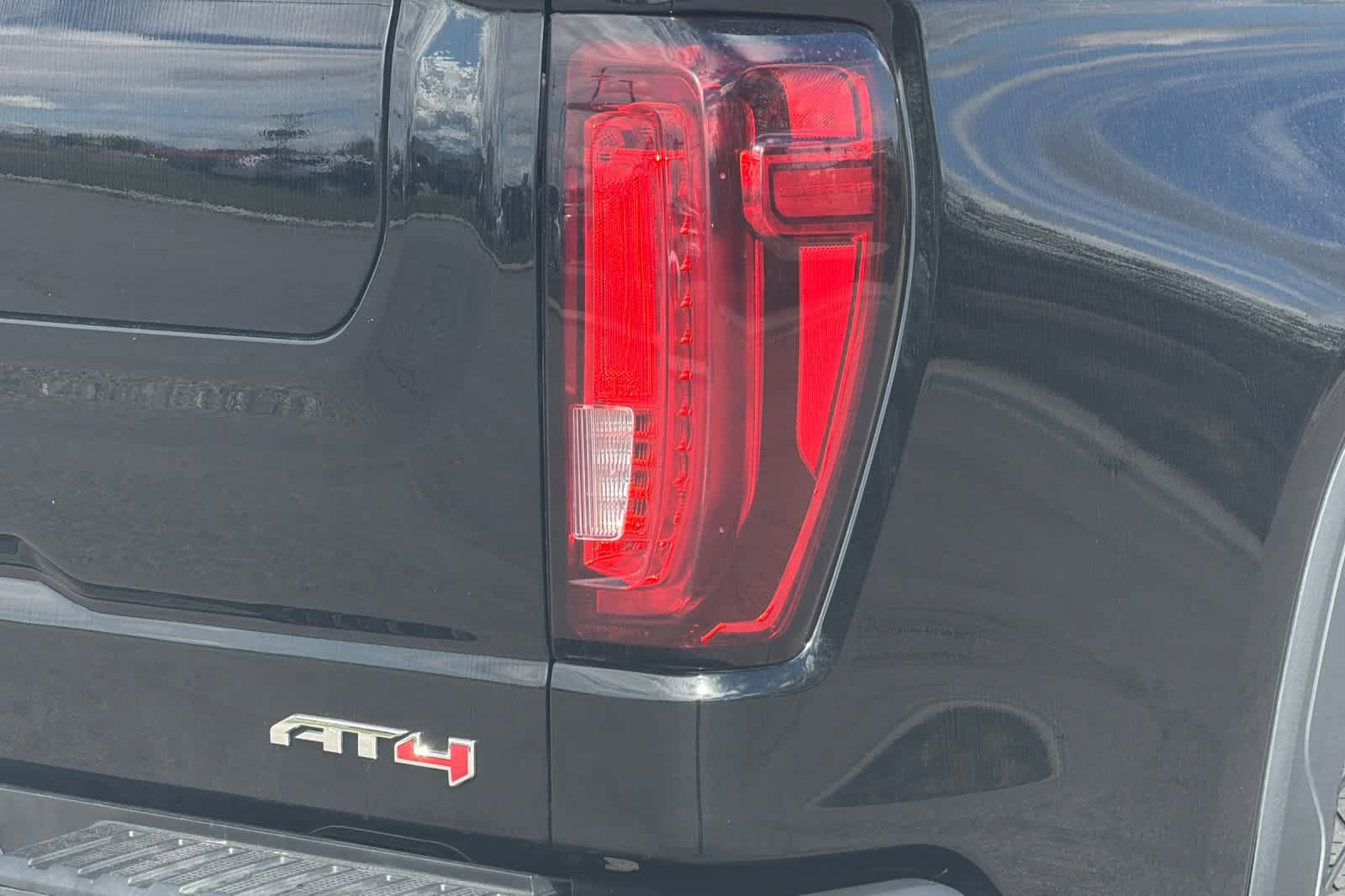 Used 2025 GMC Sierra 1500 AT4 w/ Technology Package AWD/4WD image 26