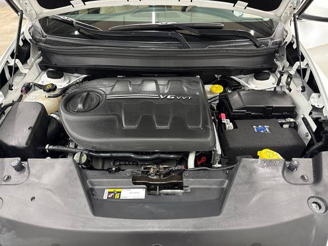 Used 2017 Jeep Cherokee Limited w/ Luxury Group AWD/4WD image 14