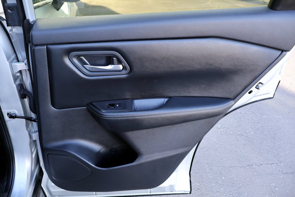 Used 2025 Nissan Rogue SV FWD image 20