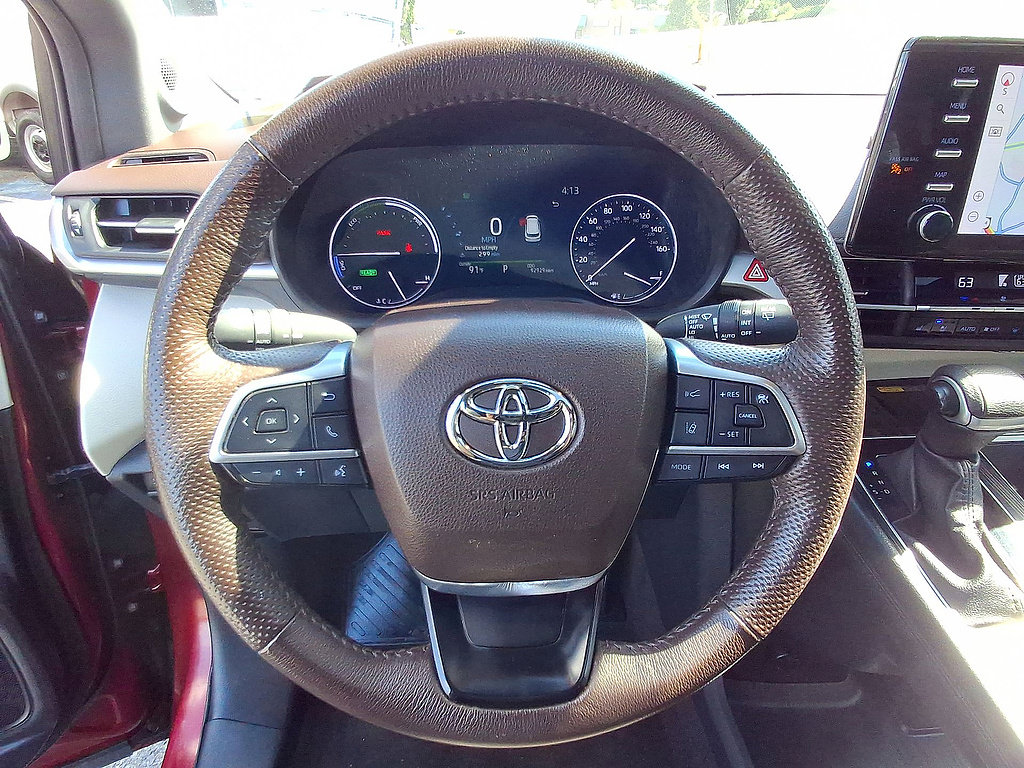 Used 2023 Toyota Sienna Platinum AWD/4WD image 22