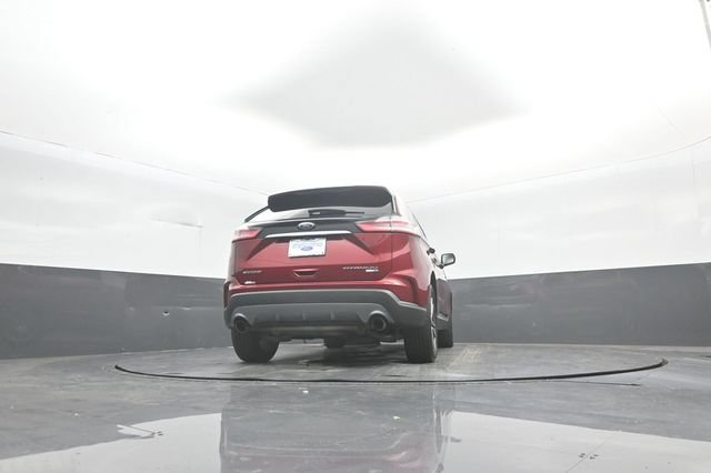 Certified 2019 Ford Edge Titanium w/ Cold Weather Package AWD/4WD image 40