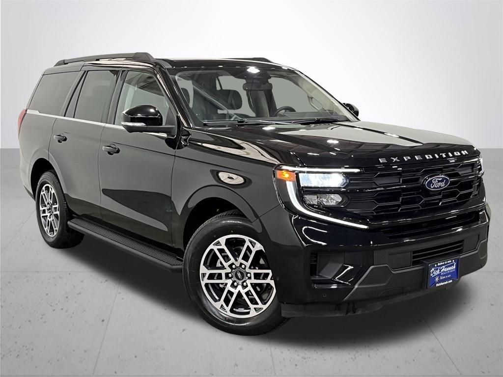 Certified 2025 Ford Expedition Active AWD/4WD image 8