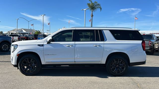 Used 2022 GMC Yukon XL Denali w/ Denali Premium Package image 7