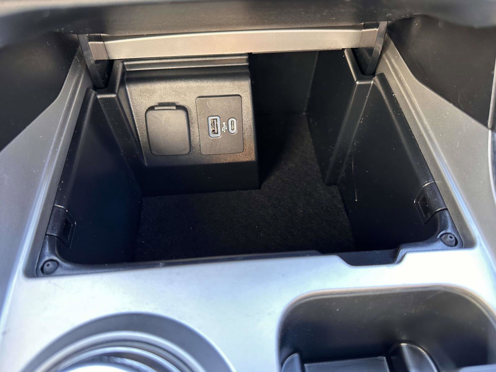 Certified 2022 Ford Explorer XLT w/ Equipment Group 202A image 26