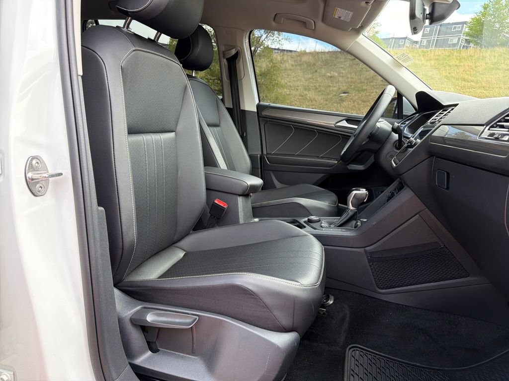 Used 2022 Volkswagen Tiguan SE AWD/4WD image 34