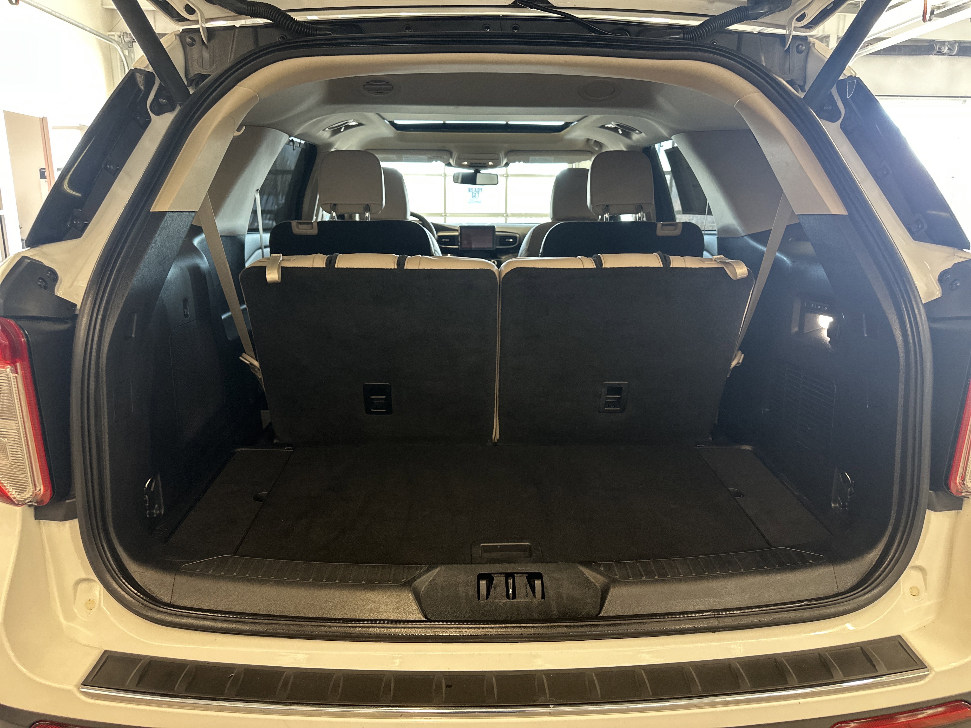 Certified 2023 Ford Explorer Limited w/ Equipment Group 301A image 8