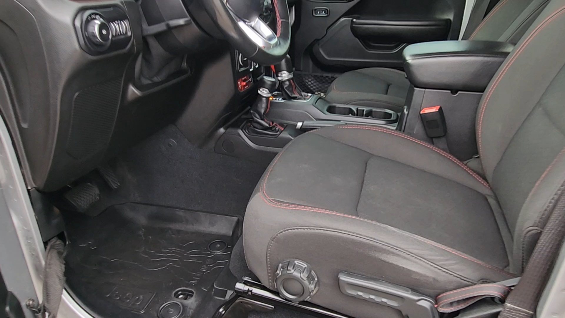Used 2019 Jeep Wrangler Unlimited Rubicon w/ Cold Weather Group AWD/4WD image 30