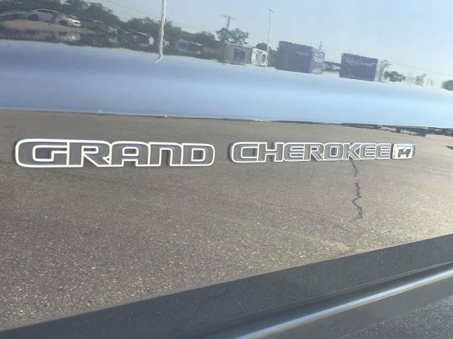 Used 2022 Jeep Grand Cherokee Limited AWD/4WD image 12