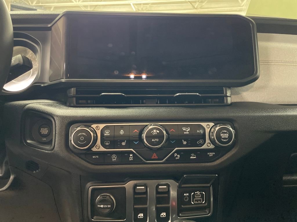 Used 2025 Jeep Wrangler Sport image 22