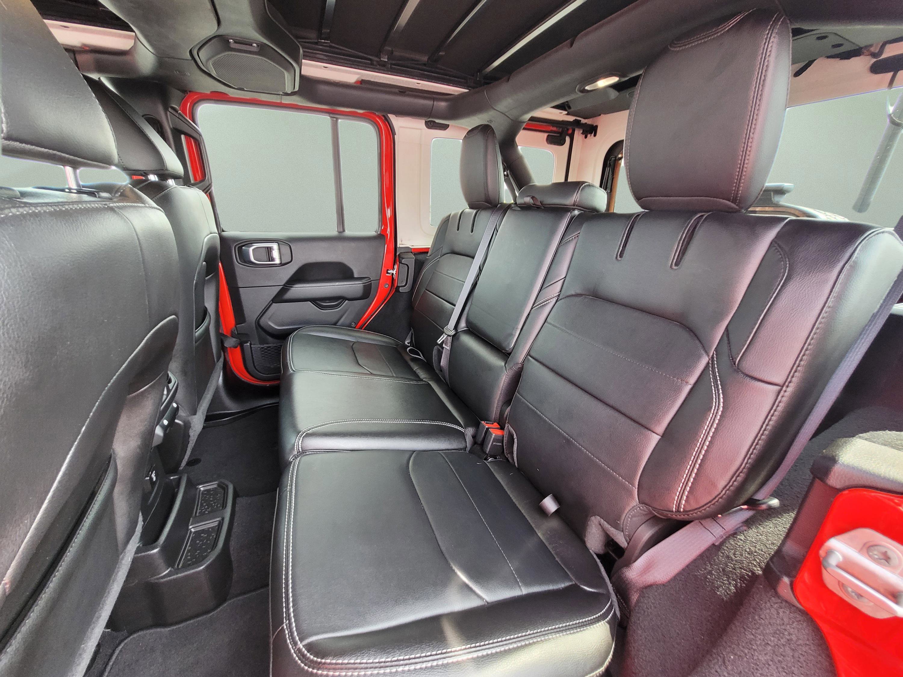 Used 2022 Jeep Wrangler Unlimited Sahara w/ Cold Weather Group AWD/4WD image 19