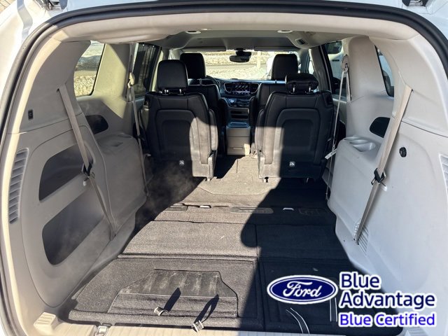 Used 2024 Chrysler Pacifica Touring-L image 40