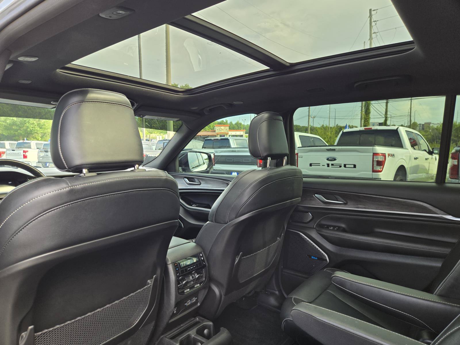 Used 2022 Jeep Grand Cherokee L Overland AWD/4WD image 19