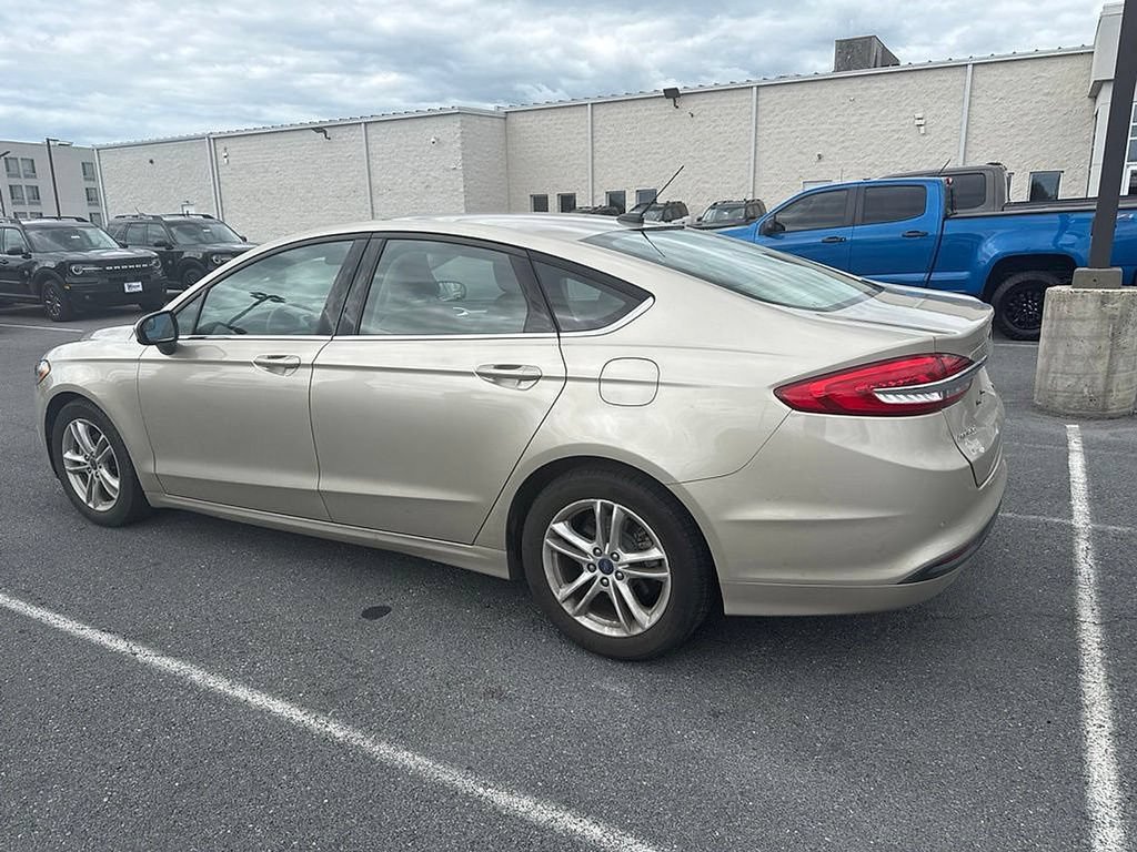 Certified 2018 Ford Fusion SE w/ Fusion SE Technology Package FWD image 3