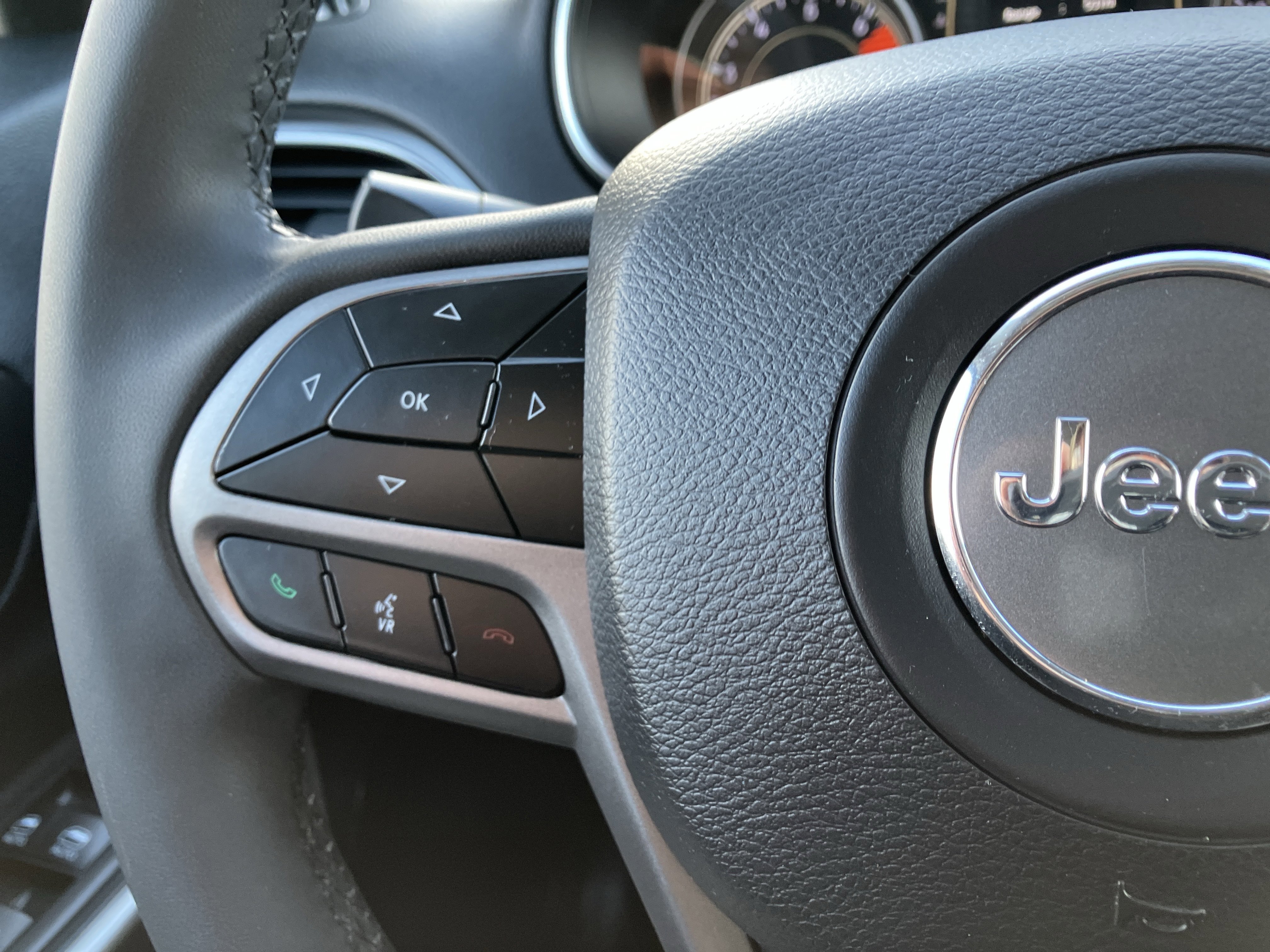 Used 2020 Jeep Cherokee Latitude Plus image 33