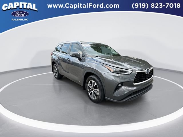 Used 2024 Toyota Highlander XLE AWD/4WD image 2