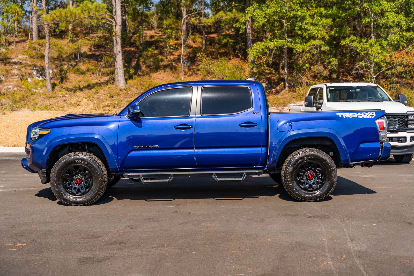 Used 2022 Toyota Tacoma TRD Sport w/ TRD Premium Sport Package AWD/4WD image 4