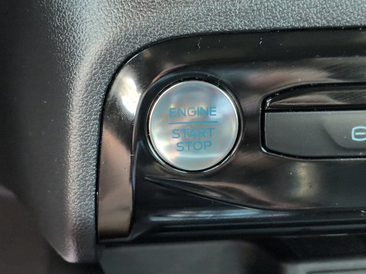 Certified 2025 Ford Escape ST-Line w/ Equipment Group 301A FWD image 27