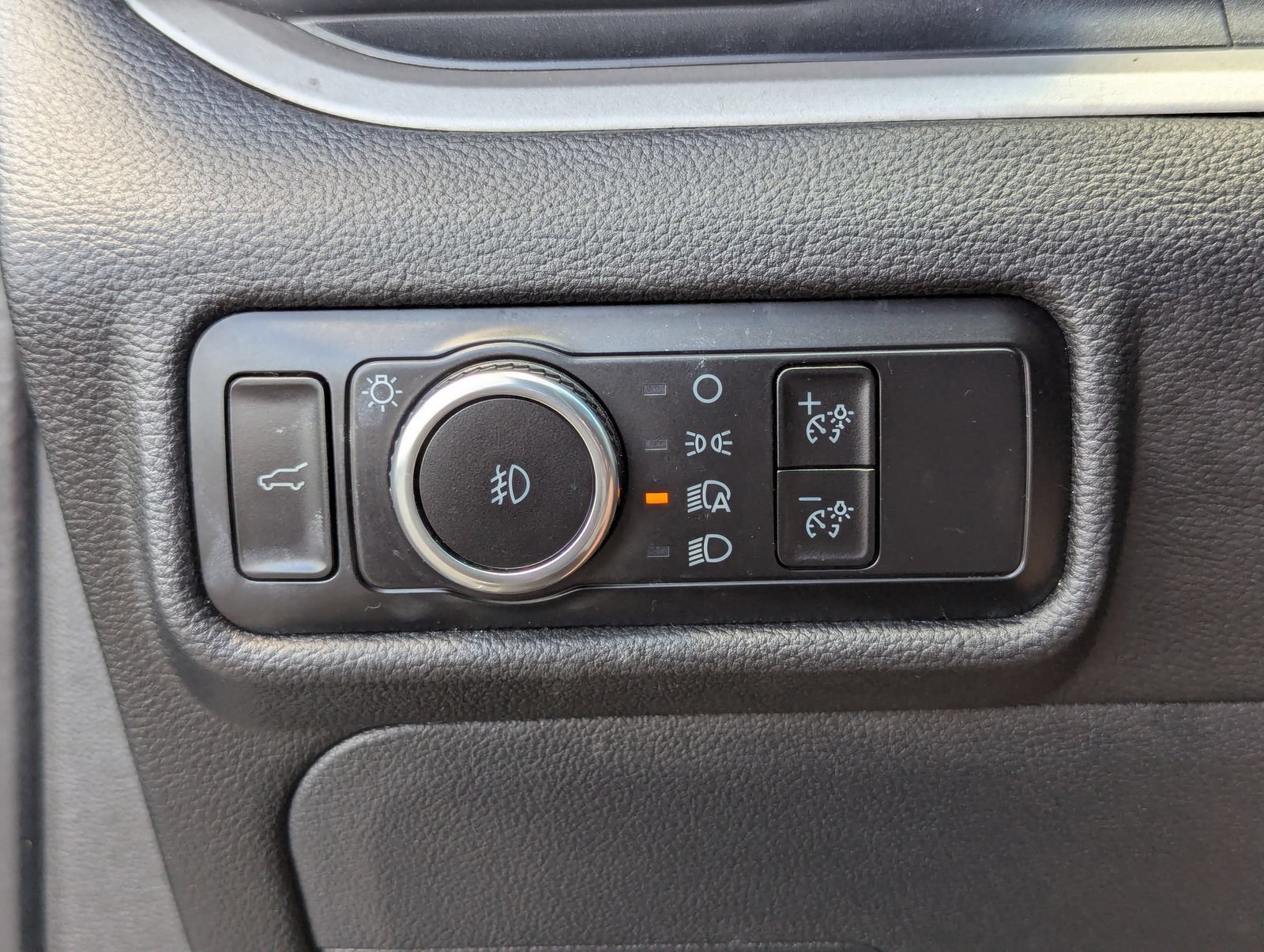 Certified 2023 Ford Explorer XLT w/ Equipment Group 202A RWD image 34