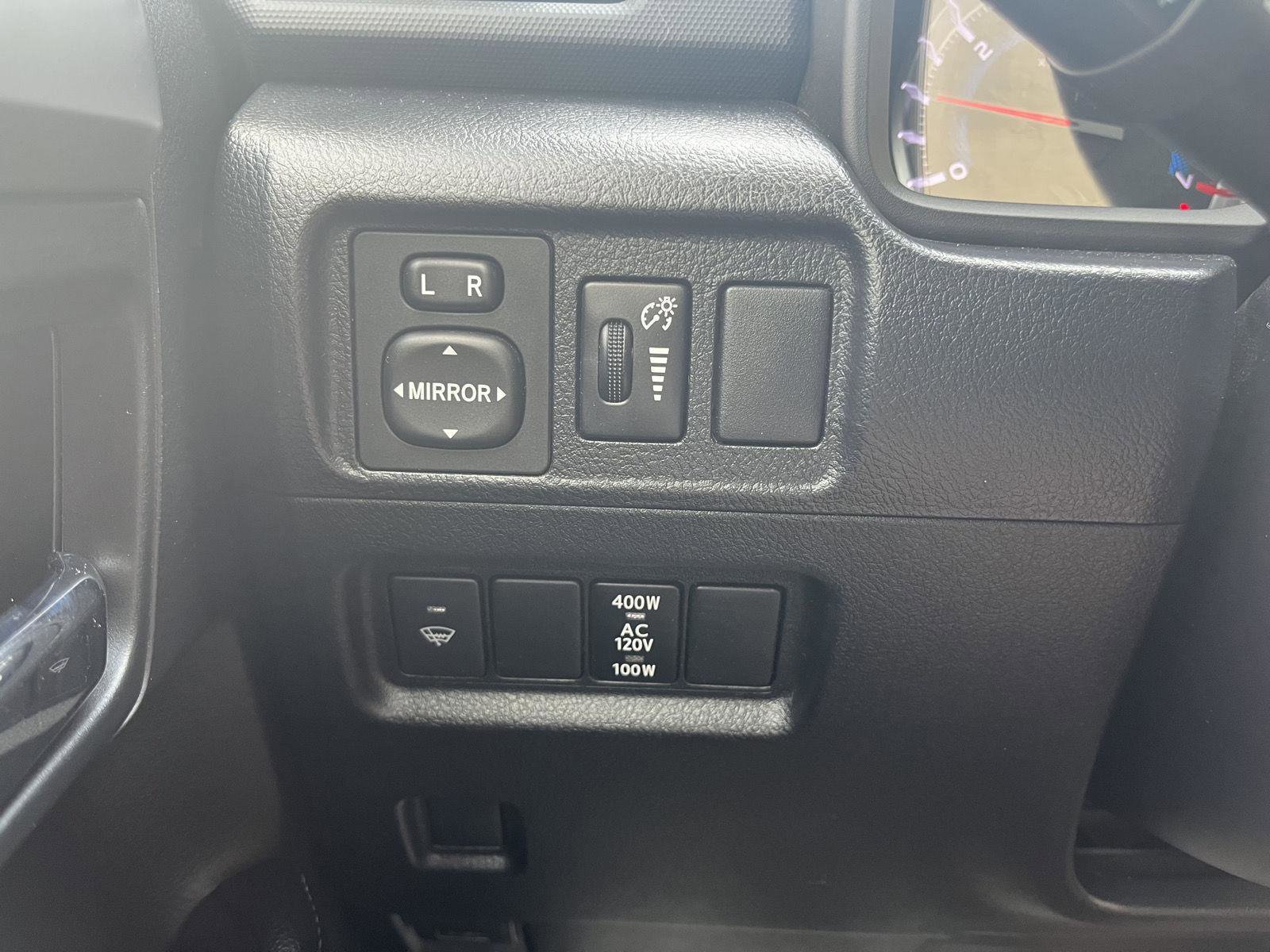 Used 2018 Toyota 4Runner SR5 AWD/4WD image 22