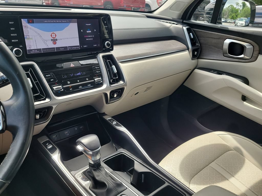 Used 2022 Kia Sorento EX w/ Panoramic Sunroof Package FWD image 21