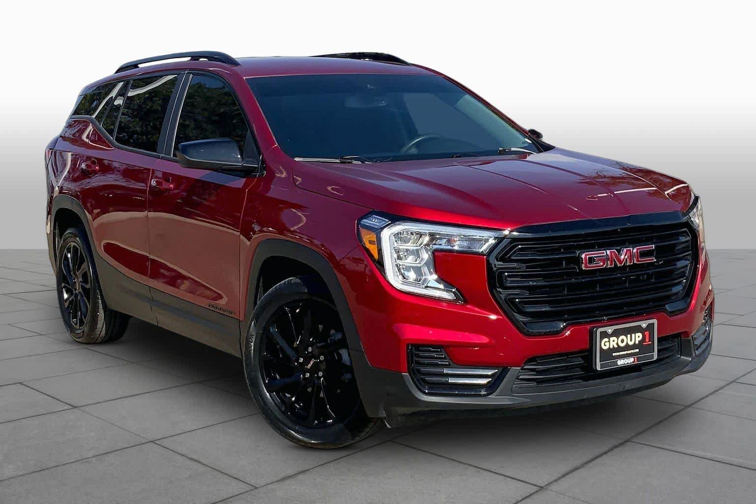 Used 2024 GMC Terrain SLE w/ Driver Convenience Package FWD image 3