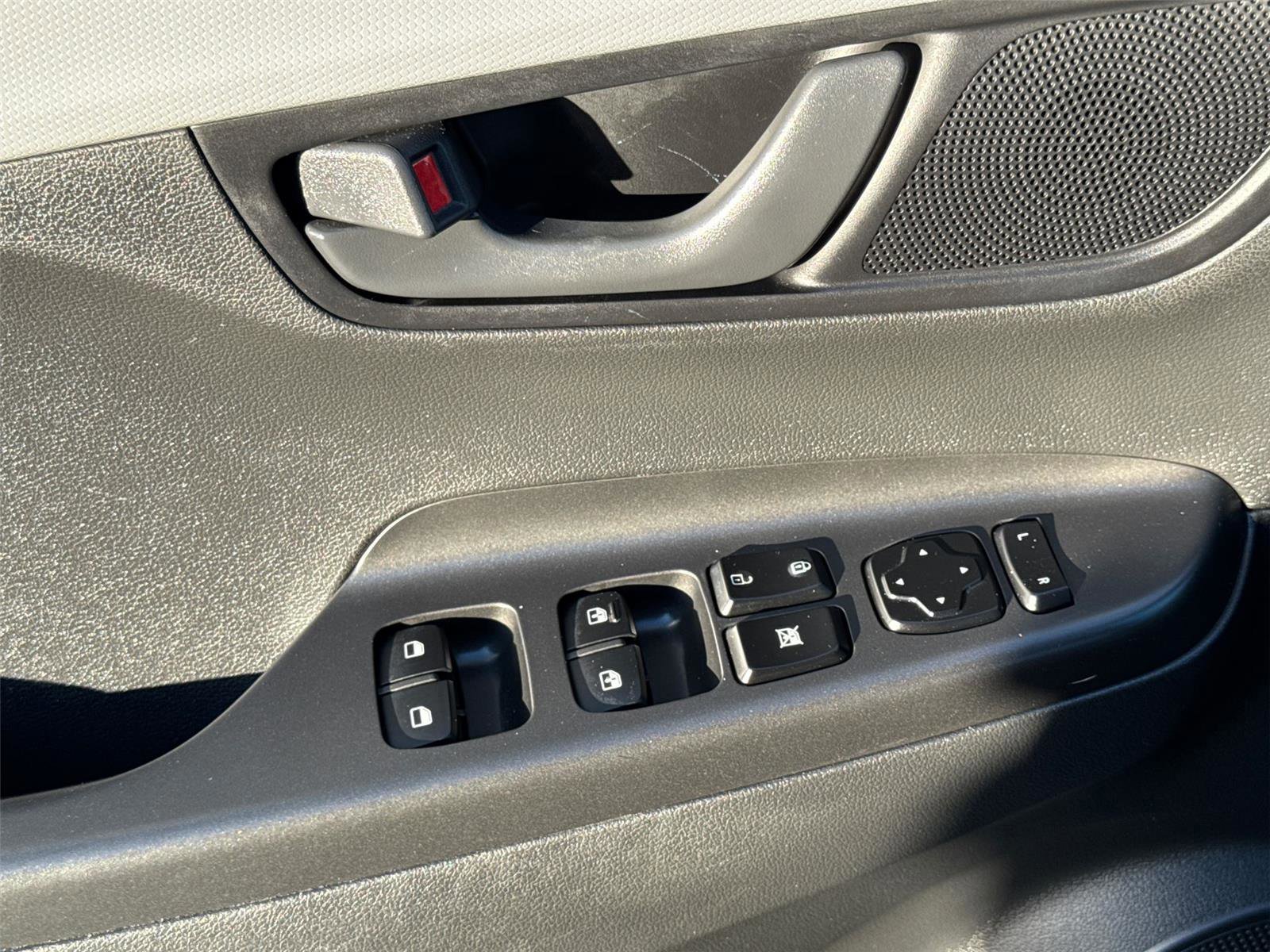 Used 2019 Hyundai Kona SEL w/ SEL Tech Package 02 image 28