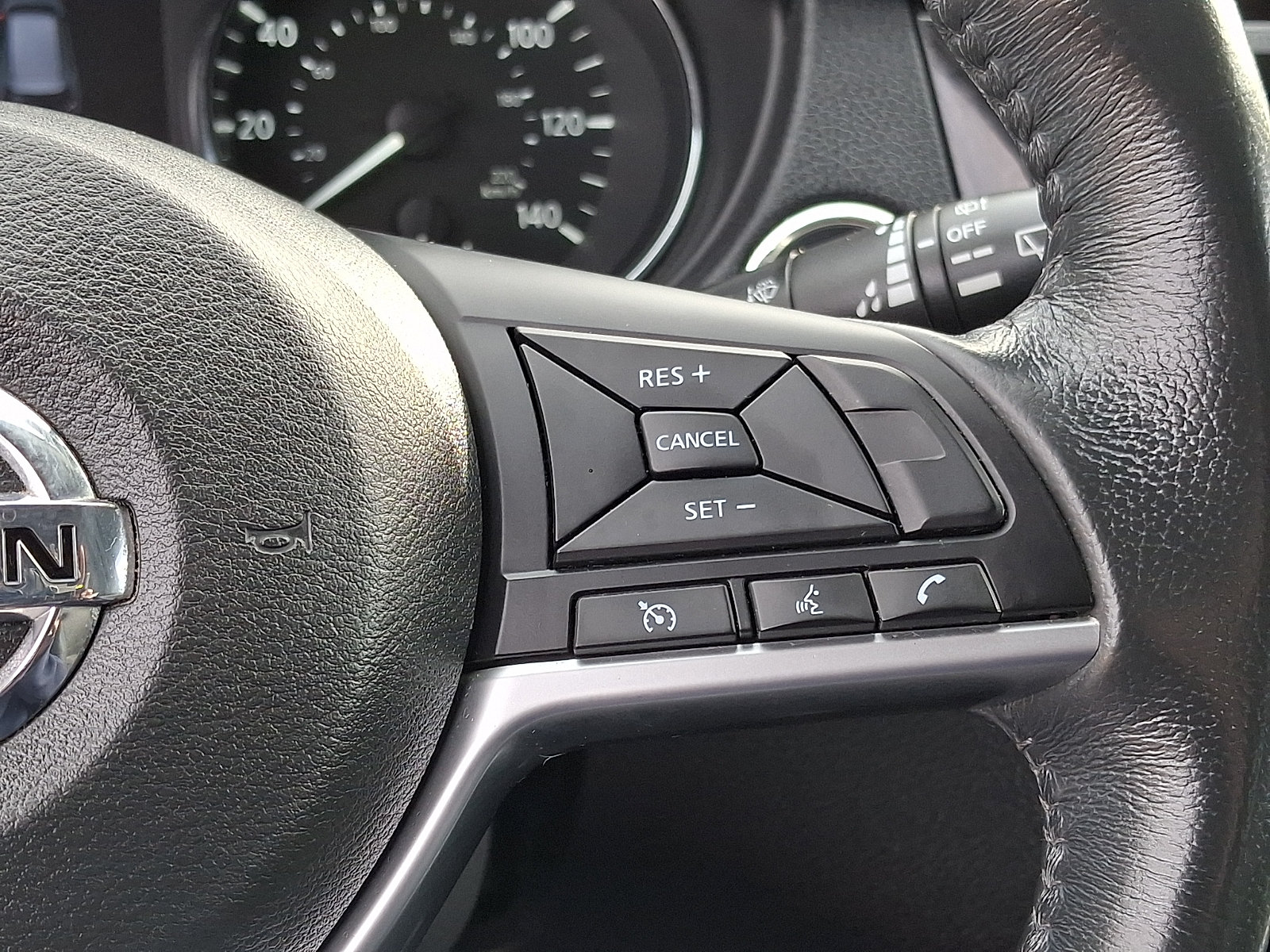 Used 2018 Nissan Rogue SV AWD/4WD image 21