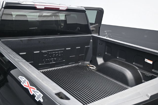 Used 2023 Chevrolet Silverado 1500 LT AWD/4WD image 16