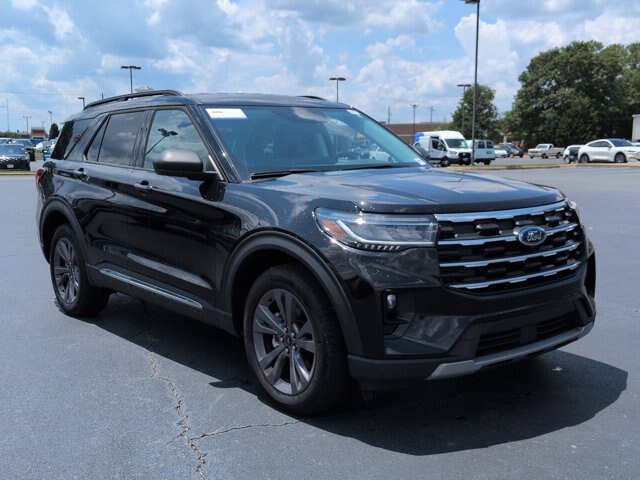 Certified 2025 Ford Explorer Active w/ Active Comfort Package AWD/4WD image 1