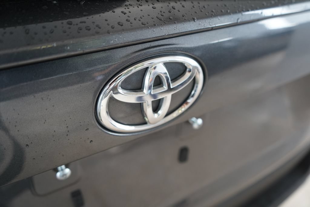 Used 2025 Toyota RAV4 XLE AWD/4WD image 5