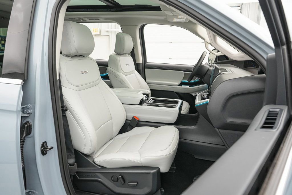 Certified 2025 Ford Expedition Platinum image 28