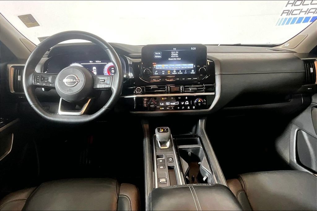 Used 2023 Nissan Pathfinder Platinum w/ Lighting Package (N93) FWD image 11