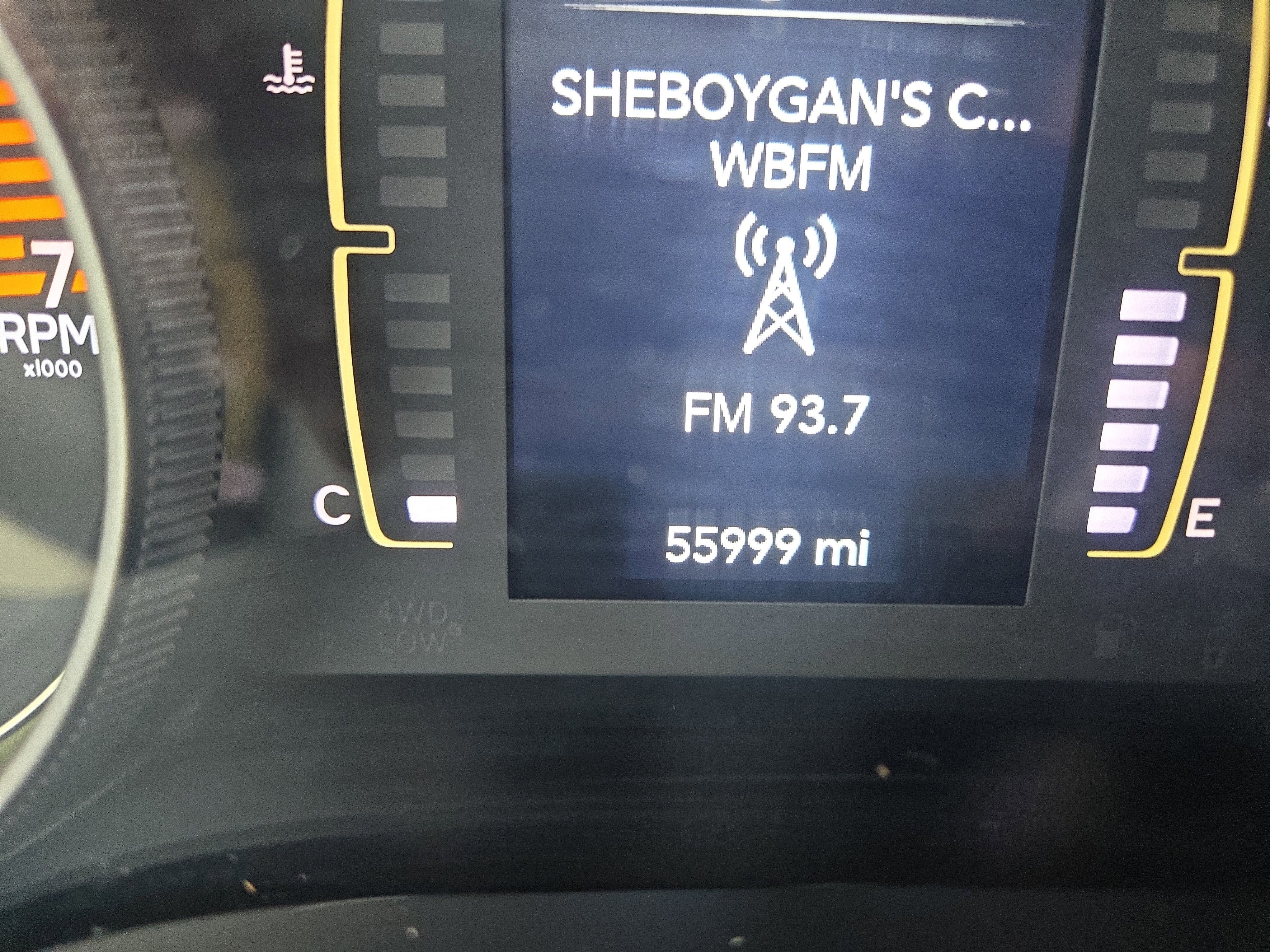 Used 2020 Jeep Cherokee Latitude w/ Cold Weather Group image 24